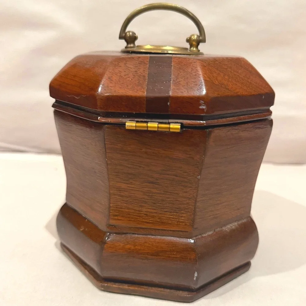 Vintage Mahogany Tea Caddy Colonial Williamsburg Style Octagonal Brass Handle